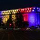 Bolojan a postat o fotografie cu Palatul Victoria iluminat de Ziua Europei