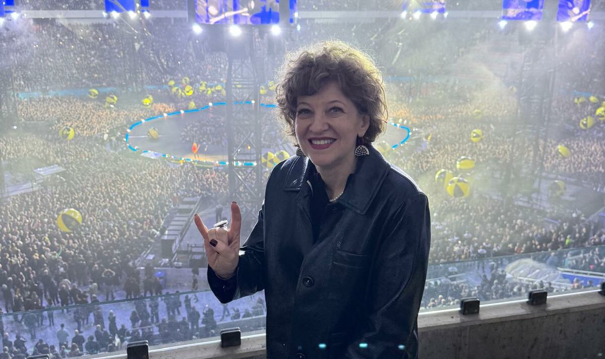De la concertul Metallica, Oana Gheorghiu se răfuiește cu PSD și insistă că nu a făcut trafic de influență când a trimis mailuri pentru grupul Schwarz
