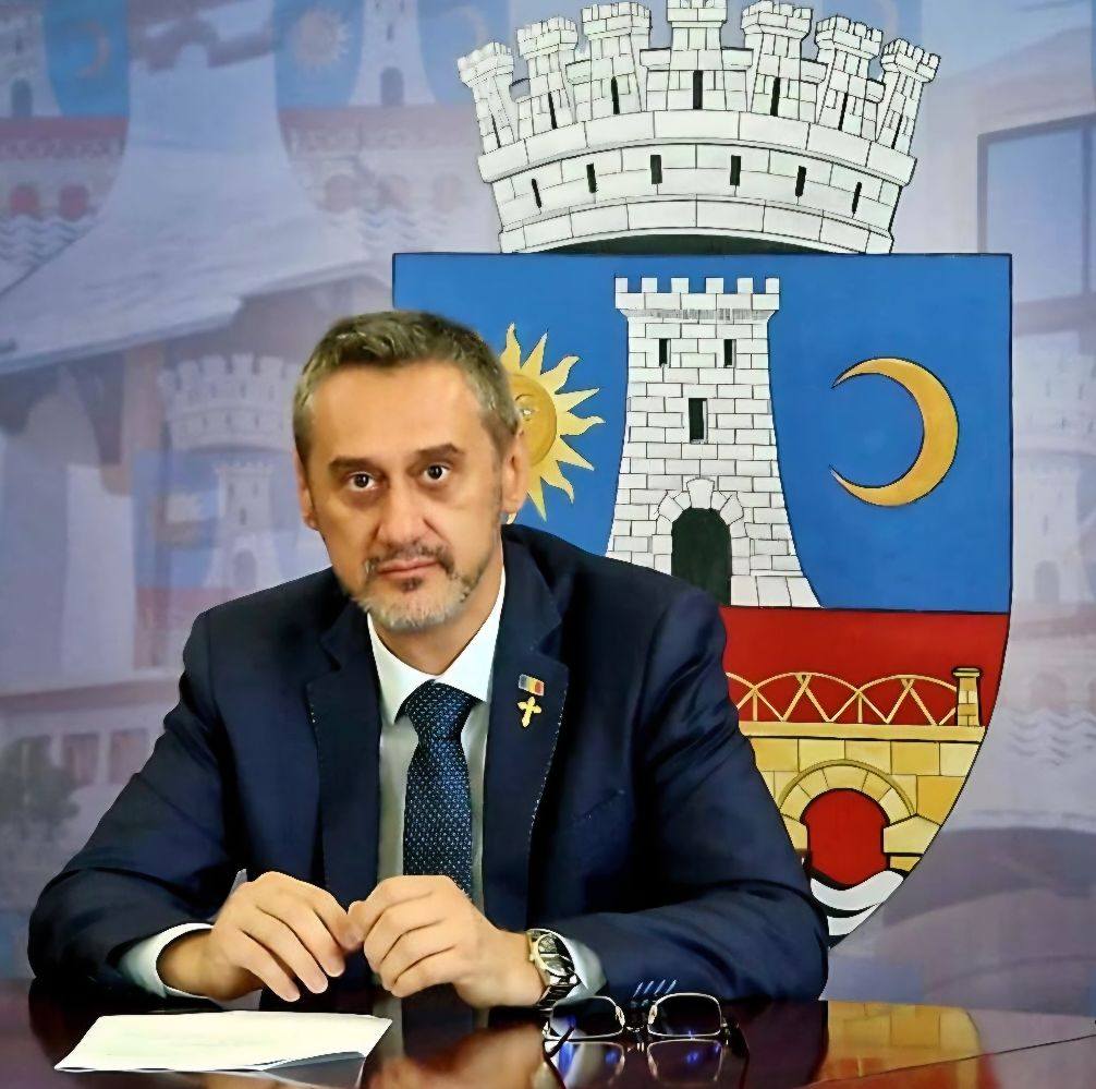 Primarul Slatinei acuză presiuni politice după ce Poliția ar fi deschis dosar penal pe numele său. Cum se apăra edilul