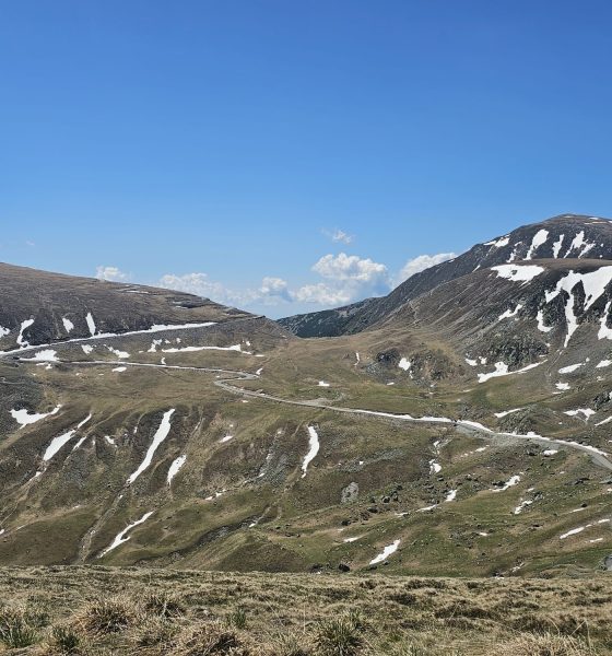 Se redeschide circulația pe Transalpina. Ce reguli trebuie să respecte șoferii