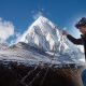 Un alpinist american a bătut recordul mondial la escaladarea vârfului Muntelui Everest în doar 10 ore. Care este secretul său