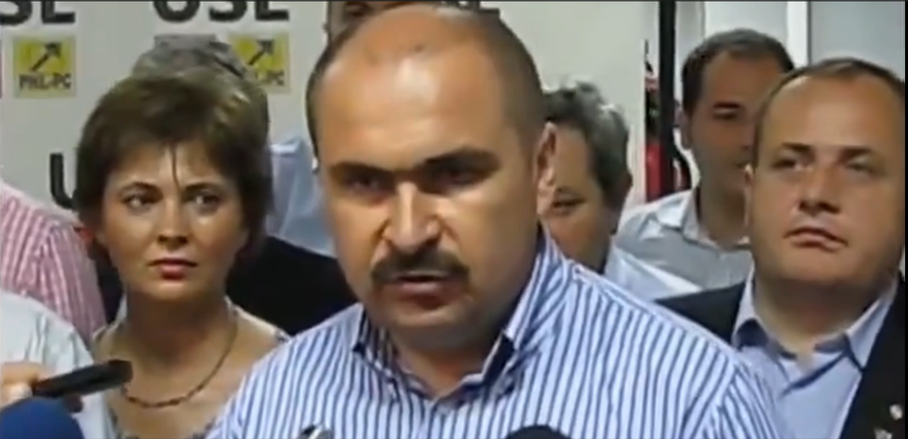 (VIDEO) Imagini de arhivă cu Ilie Bolojan când „aprindea lumina” alianței cu PSD. Cum le mulțumea votanților USL