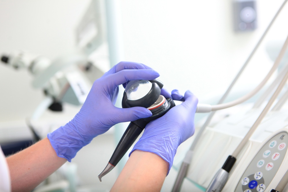 De ce este important un aparat pentru sablare în clinicile stomatologice pentru lucrări protetice durabile