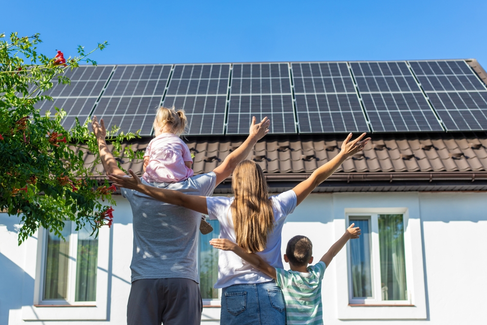 Panouri fotovoltaice: preț și oferte actualizate în 2026. Ce tipuri de panouri fotovoltaice aleg românii și care sunt diferențele dintre ele