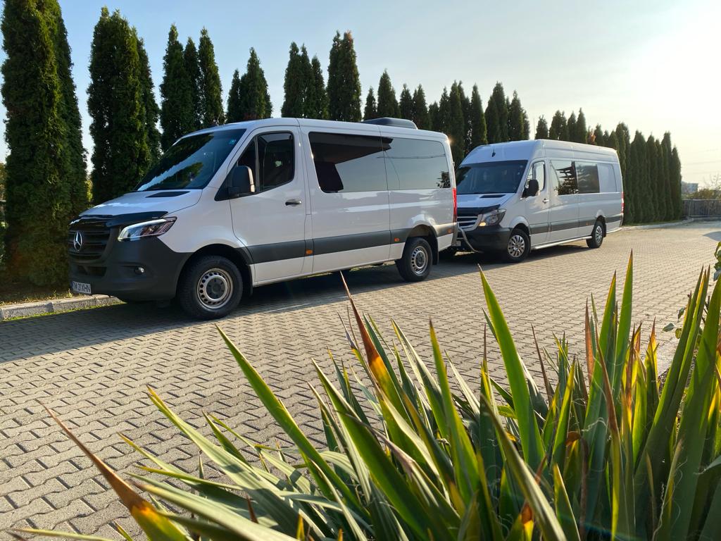 Cum Alegi Cea Mai Bună Firmă de Transport Persoane spre Germania și Italia