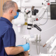 Cât costă un implant dentar în 2026? Află mai multe detalii despre consultația pentru implant dentar la Clinica Dr. Stănescu