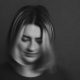 Scena pop-indie autohtonă are un nou nume: Antonia Roman debutează la 19 ani cu albumul „Mechanics of the Heart”
