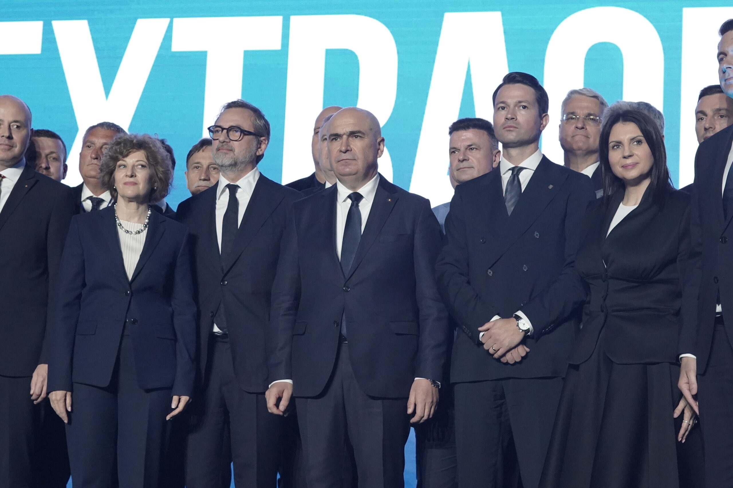 Refrenul zilei la congresul liberalilor: Suntem sub asalt/Suntem sub asediu/Atac la rupere asupra PNL. Discurs la indigo de la liderii partidului