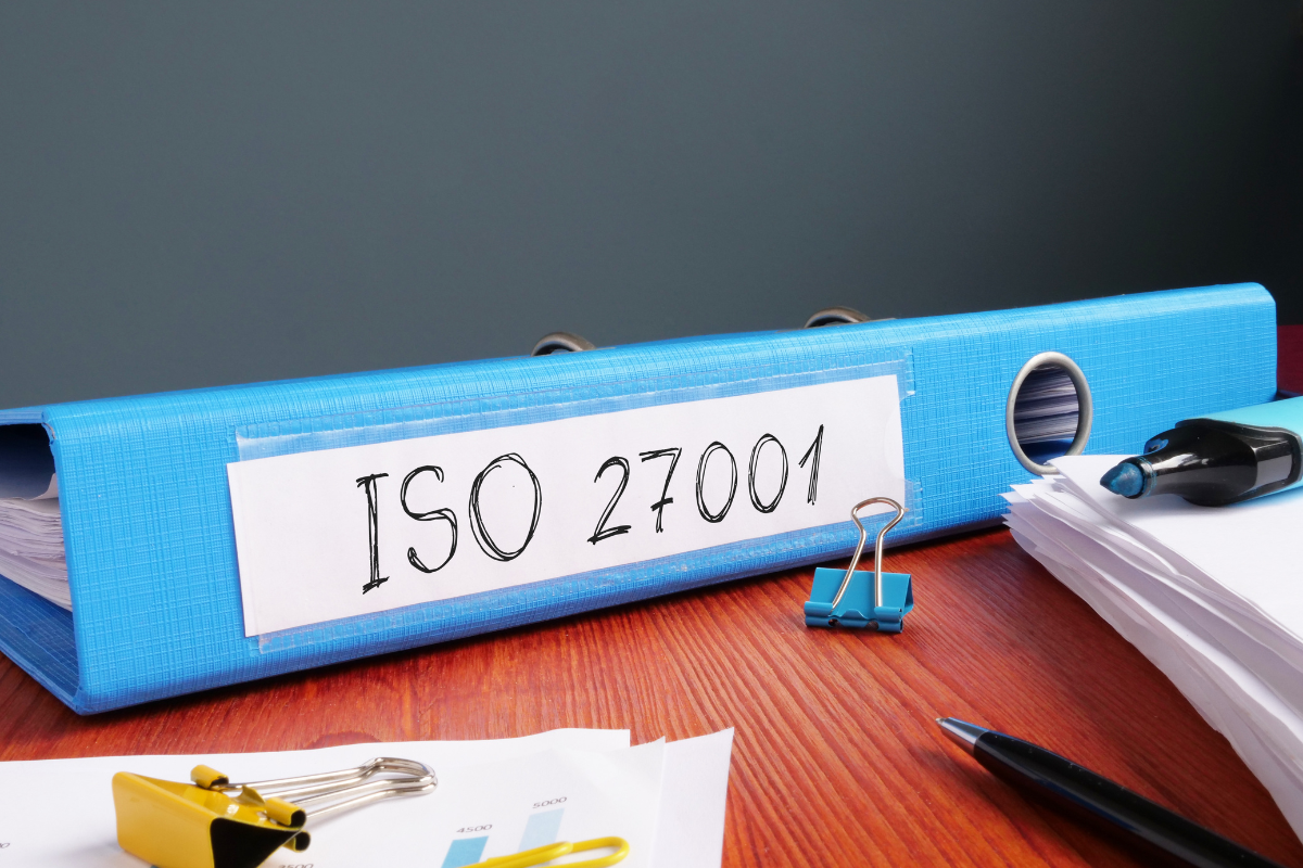 Certificare ISO 27001: organizarea securității informațiilor într-un sistem verificabil