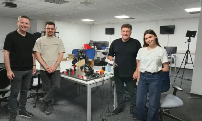 UZINEX deschide la Iași primul centru din România unde persoanele cu dizabilități locomotorii învață gratuit să programeze roboți industriali