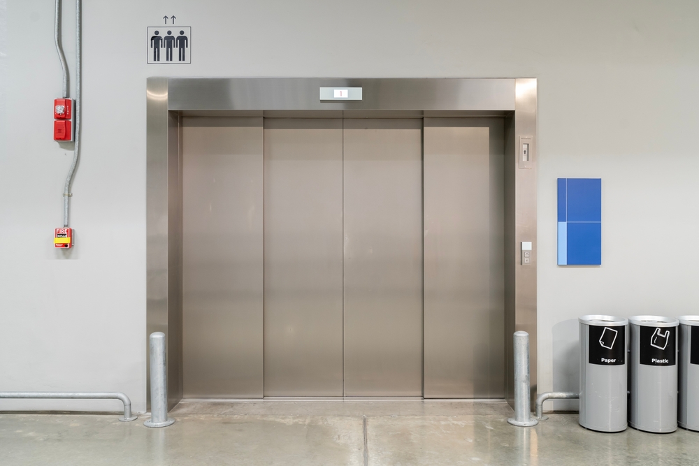 Lifturi de marfă pentru uz industrial: investiția care optimizează logistica și reduce timpii operaționali