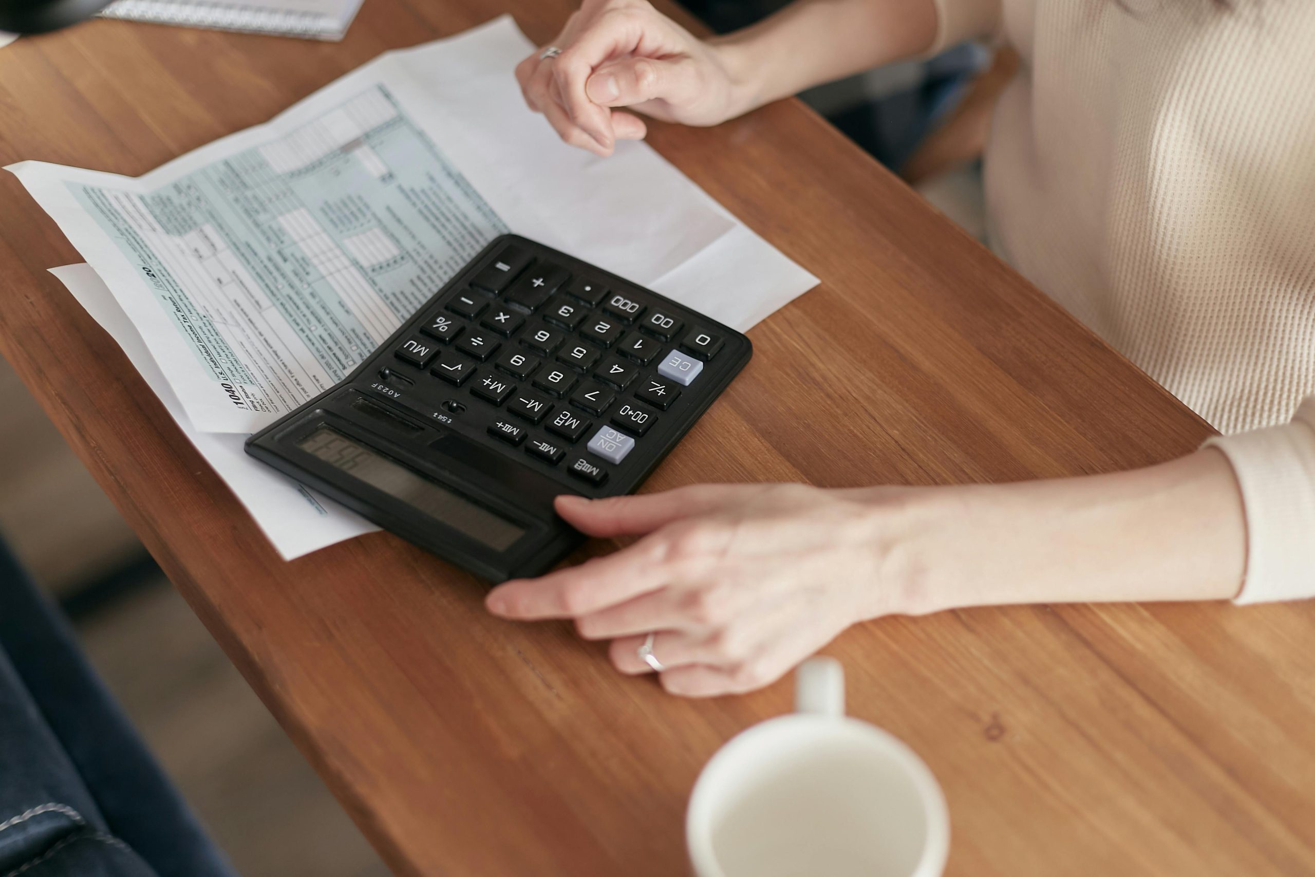 Fără angajați, dar cu impact: modelul de business care stimulează indirect piața muncii