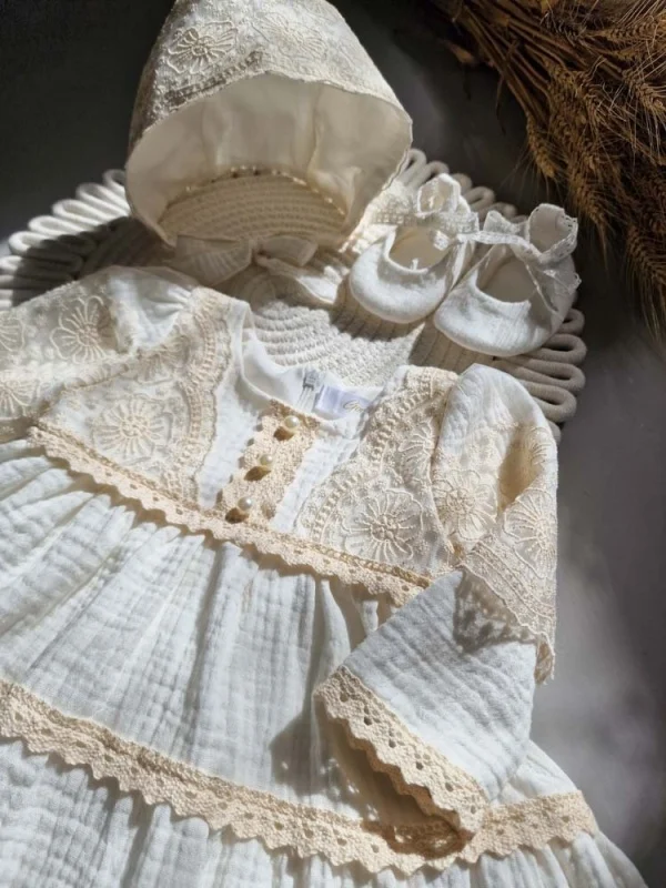 Idei ținute botez mamă – Ghid complet pentru o apariție elegantă, modernă și memorabilă