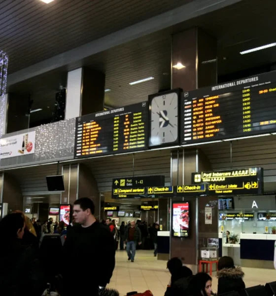15 documente de identitate false, găsite asupra unei femei pe Aeroportul Otopeni. Unde voia să ajungă