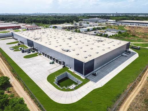 De ce contează etanșarea unei uși industriale