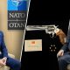 Ce scrie pe biletul care a însoțit revolverul Gumusay Magnum pe care l-a primit Nicușor Dan de la Recep Erdogan. Gândul a obținut mesajul