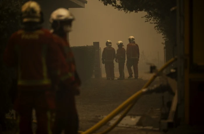 Europa arde sub un val de căldură brutal: Zeci de mii de oameni, evacuați din calea incendiilor de vegetație
