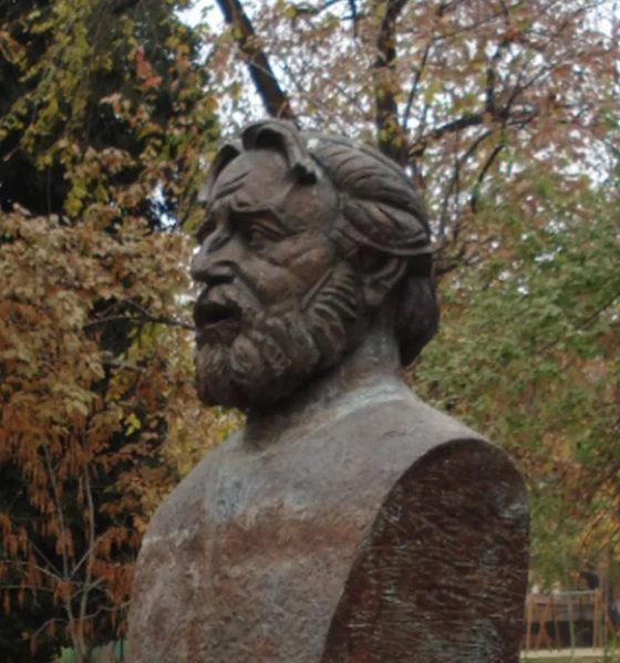 IICCMER cere din nou retragerea monumentului lui Adrian Păunescu din centrul Bucureștiului: A fost promotor al propagandei comuniste