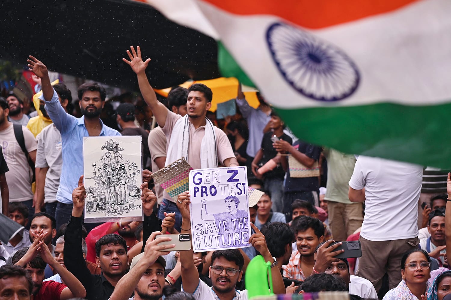 Ministrul Educației din India a demisionat după ce președintele s-a întors din vizita de la București. Cauzele care au forțat această mutare politică