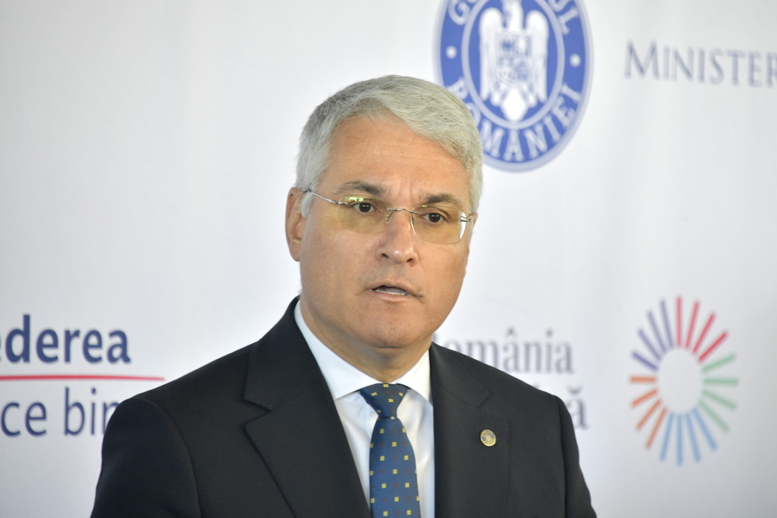 Ministrul demis Dragoș Pîslaru se plânge că nu a fost informat dinainte de perchezițiile procurorilor de la Azilele Groazei din Bihor. Ce acuză