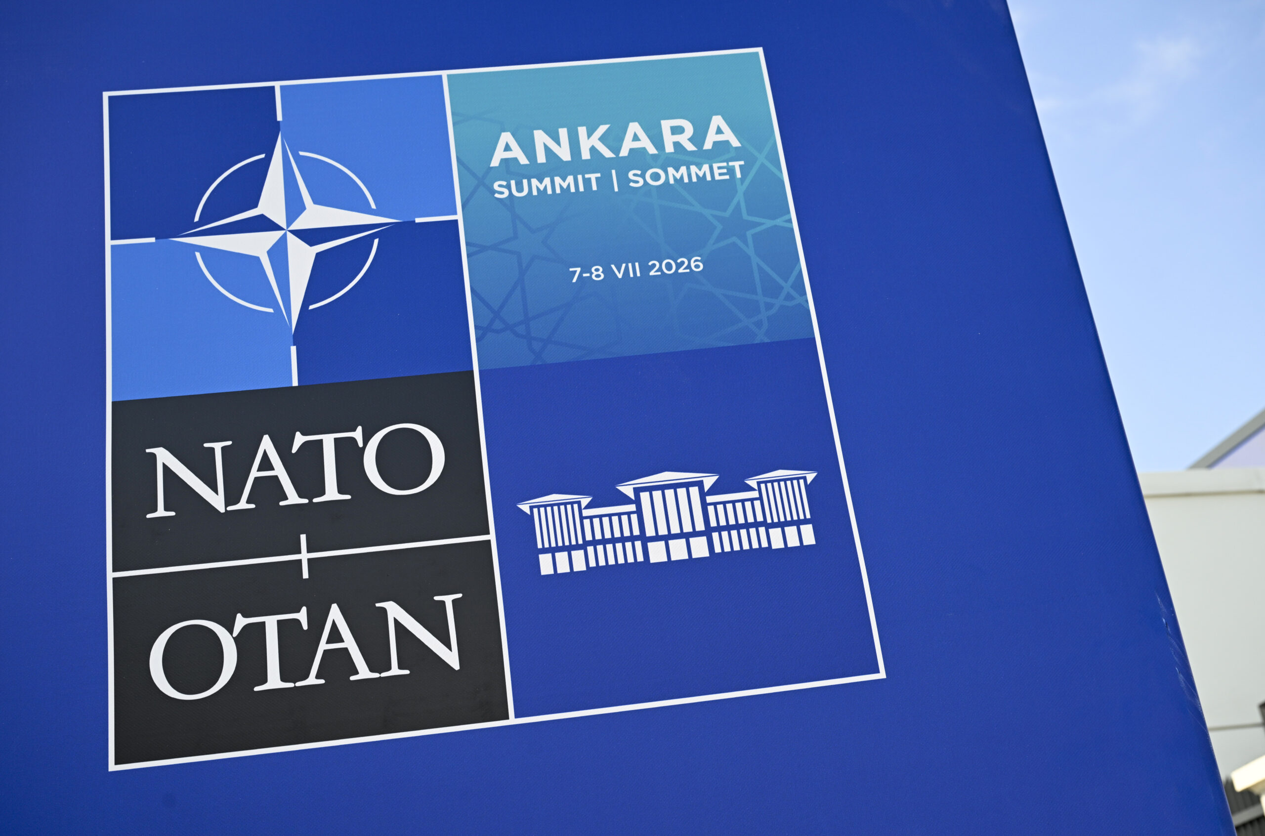 România se alătură programului NATO în care cumpără, cu alte 10 state, avioane de spionaj. Cum vor fi folosite