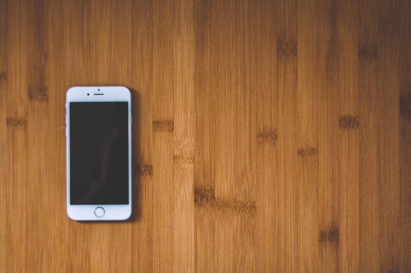 Ții telefonul vechi „de rezervă”? S-ar putea să pierzi bani fără să-ți dai seama