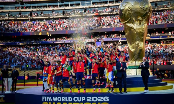 Trump, un nou moment viral la finala Cupei Mondiale 2026. A rămas pe scenă când Spania ridica trofeul suprem, ignorându-l pe șeful FIFA