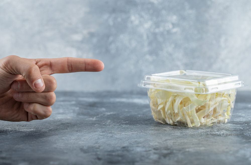 De ce aleg marile supermarketuri caserolele de plastic cu capac pentru zona de mâncare gătită?