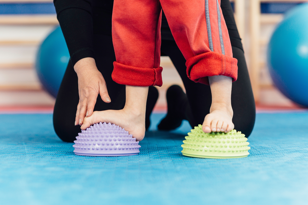 5 exerciții pentru picior plat la copii recomandate de specialiștii Centrokinetic