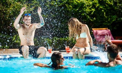 Amenajarea unei terase cu piscină și jacuzzi pentru petrecerile de vară