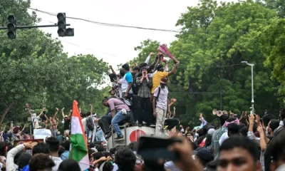 „Gândacii au învins”. Ministrul Educației din India a demisionat după protestele uriașe, iar Guvernul a acceptat principalele revendicări