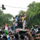 „Gândacii au învins”. Ministrul Educației din India a demisionat după protestele uriașe, iar Guvernul a acceptat principalele revendicări