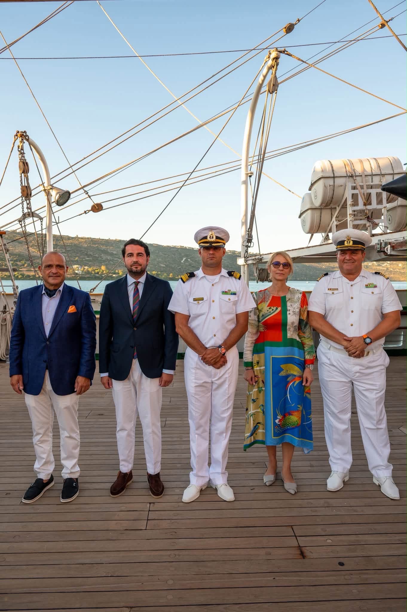 Nava-școală „Mircea” a acostat în portul Souda. Cină oficială și degustare la bord