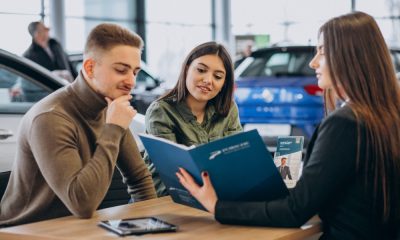Pot închiria o mașină în București și să călătoresc în alte județe?