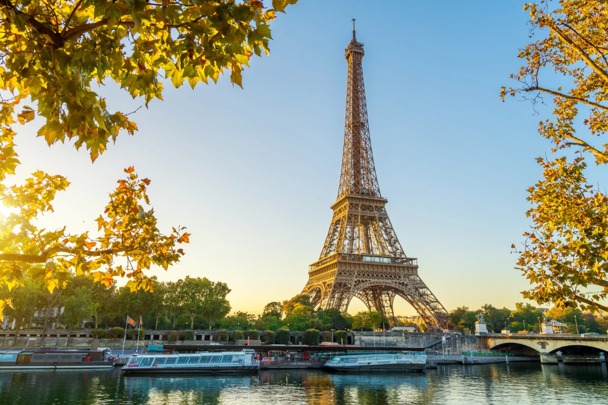 City break Paris printre bulevarde, muzee și seri pe malul Senei