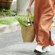 Osteoporoza și activitățile de zi cu zi: ce mișcări pot pune presiune pe coloană