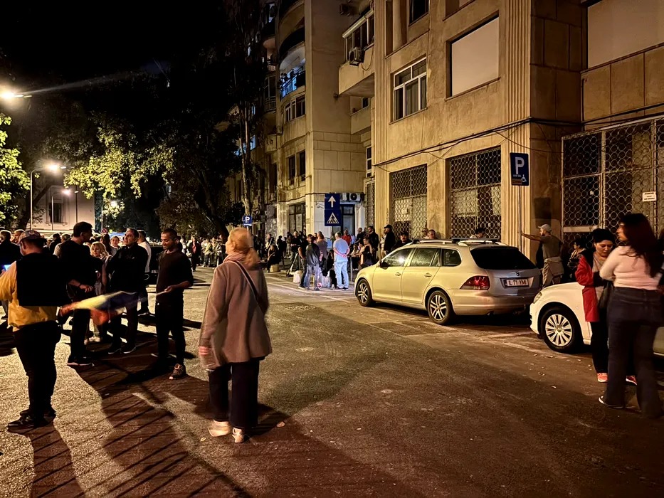 A 21-a noapte de proteste la Arestul Central, unde este închis Călin Georgescu. La miezul nopții sunt aproape 100 de susținători. În câteva zile, fostul candidat la prezidențiale ar putea fi eliberat