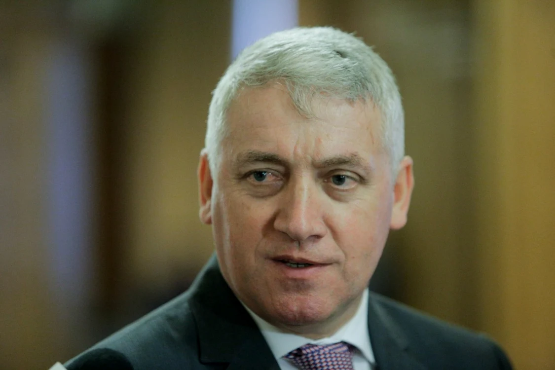 AEP așteaptă executarea silită a PNL pentru recuperarea celor 14 milioane de lei cheltuiți pentru promovarea cărții lui Nicolae Ciucă