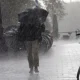 Cinci județe intră în Cod Galben de ploi de sâmbătă dimineaţa. Se anunță ninsori în zona Carpaţilor Meridionali