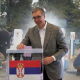 Incidentele care au marcat ziua alegerilor parlamentare din Serbia. De la atacarea pe stradă a mamei fostului președinte la „corturile negre”