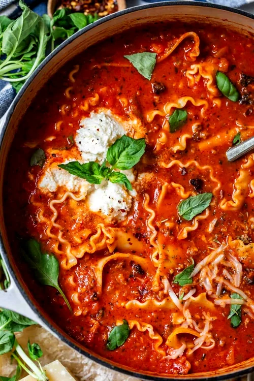 Supele pentru care ai fi în stare să mergi pe jos până-n Franța. Trei rețete absolut delicioase de supe franțuzești de toamnă, pe care le poți găti, lejer, acasă