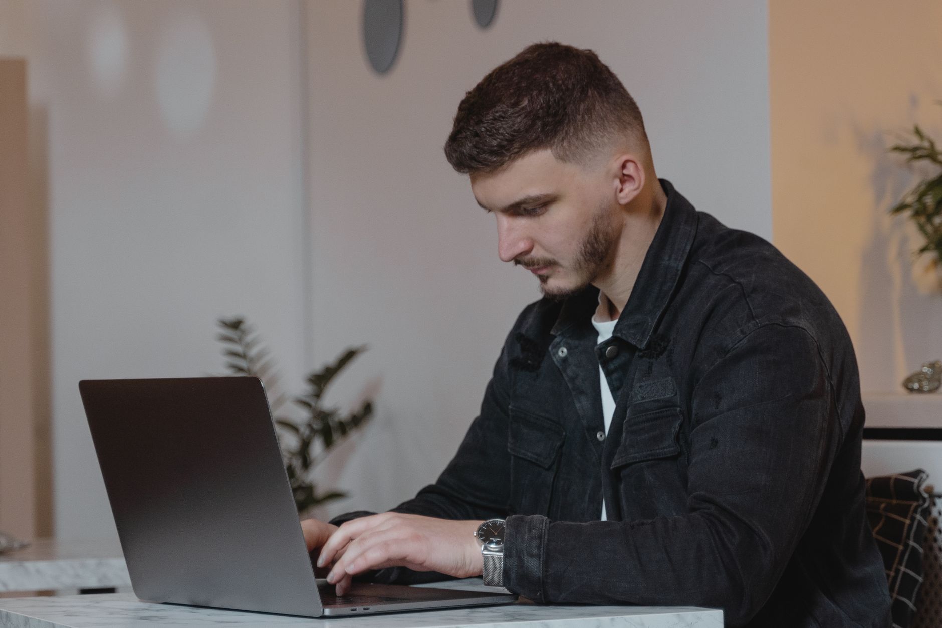 Bugetul pentru cazino online: cum stabilești o limită pe care să o respecți