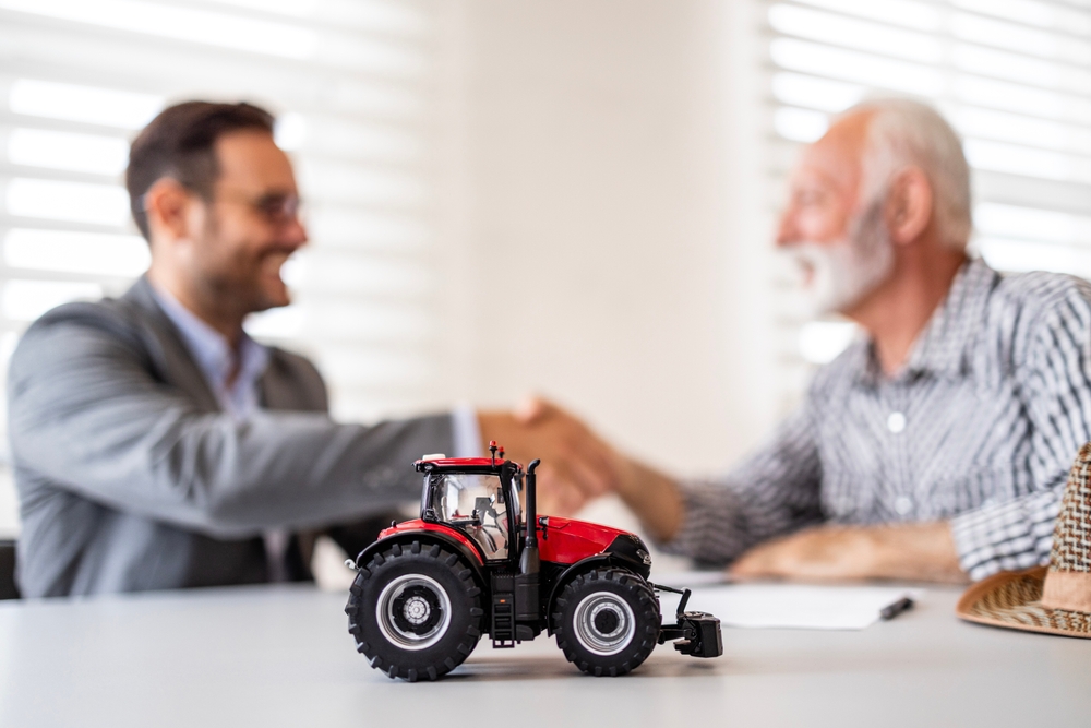 Când merită să investești în utilaje agricole noi?