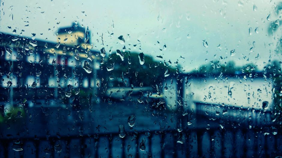 Zi de ploaie în casă: cinci locuri pe unde pleacă căldura